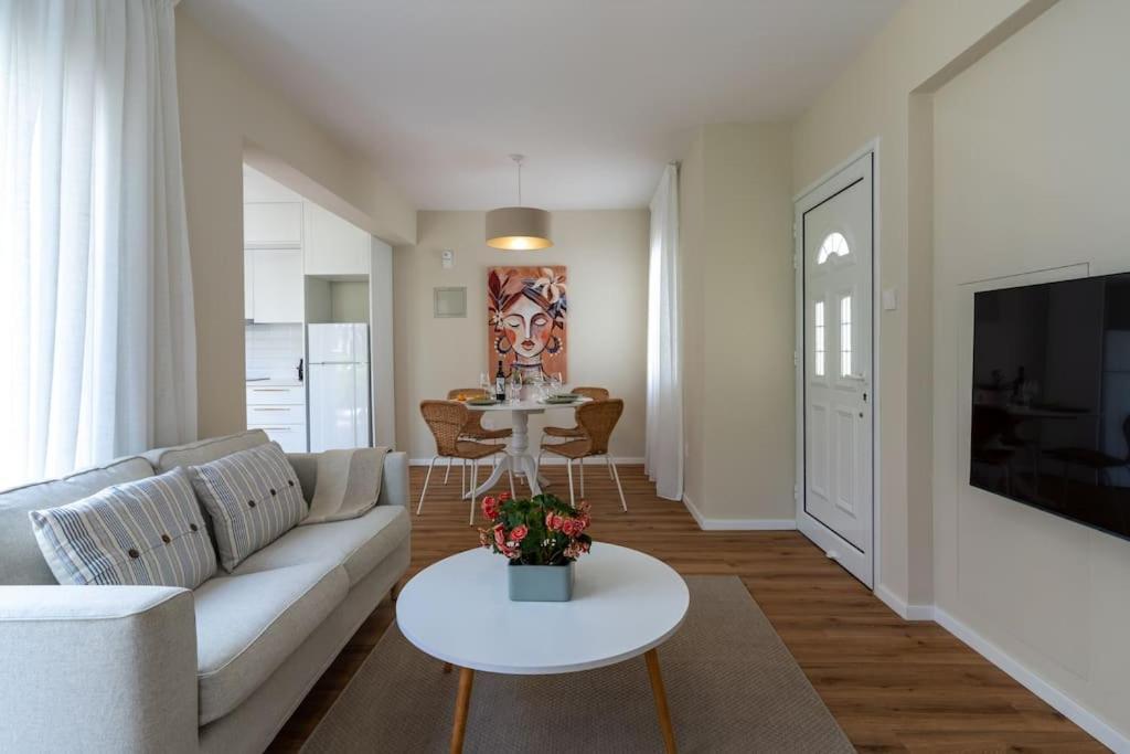 Cozy Nerina Cottage At Harbour Paphos 外观 照片