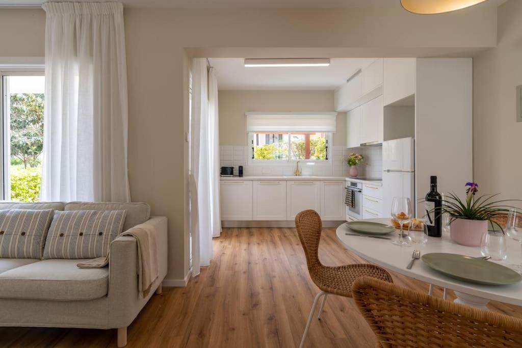 Cozy Nerina Cottage At Harbour Paphos 外观 照片