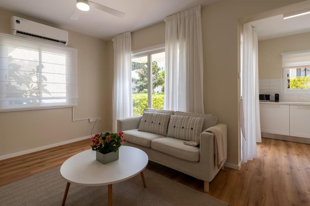 Cozy Nerina Cottage At Harbour Paphos 外观 照片
